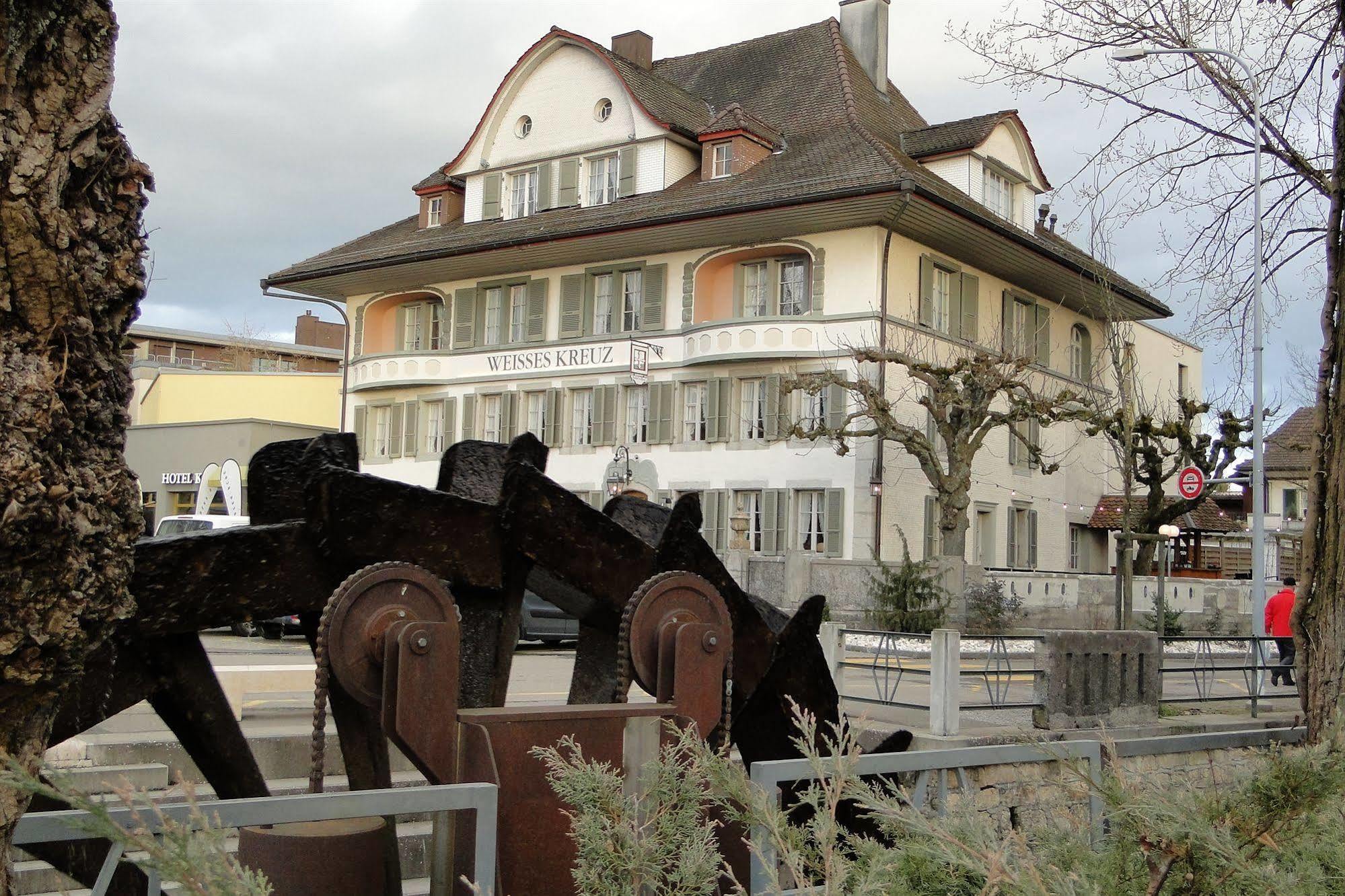 Weisses Kreuz Hotel Lyss Exterior photo
