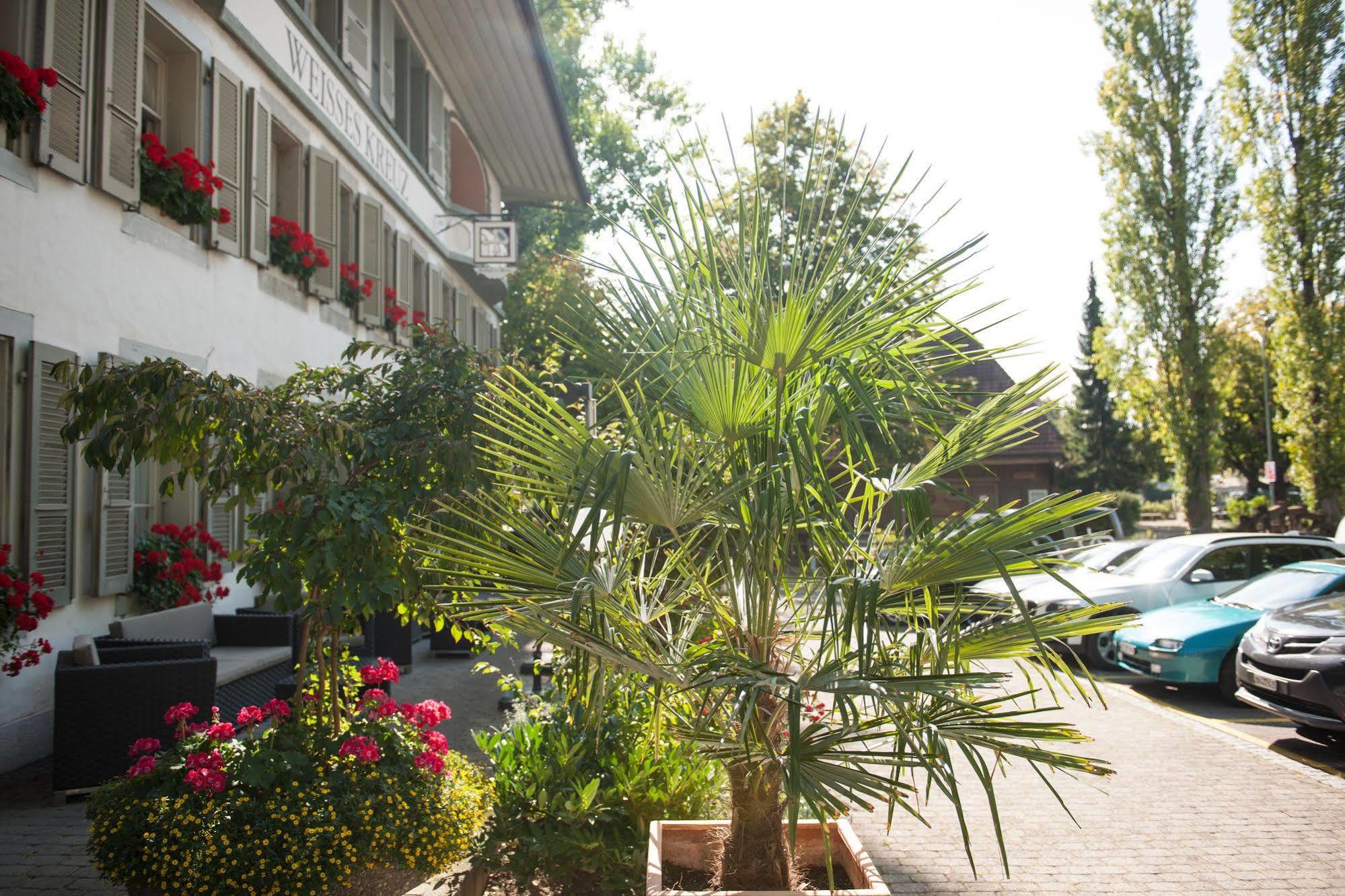 Weisses Kreuz Hotel Lyss Exterior photo