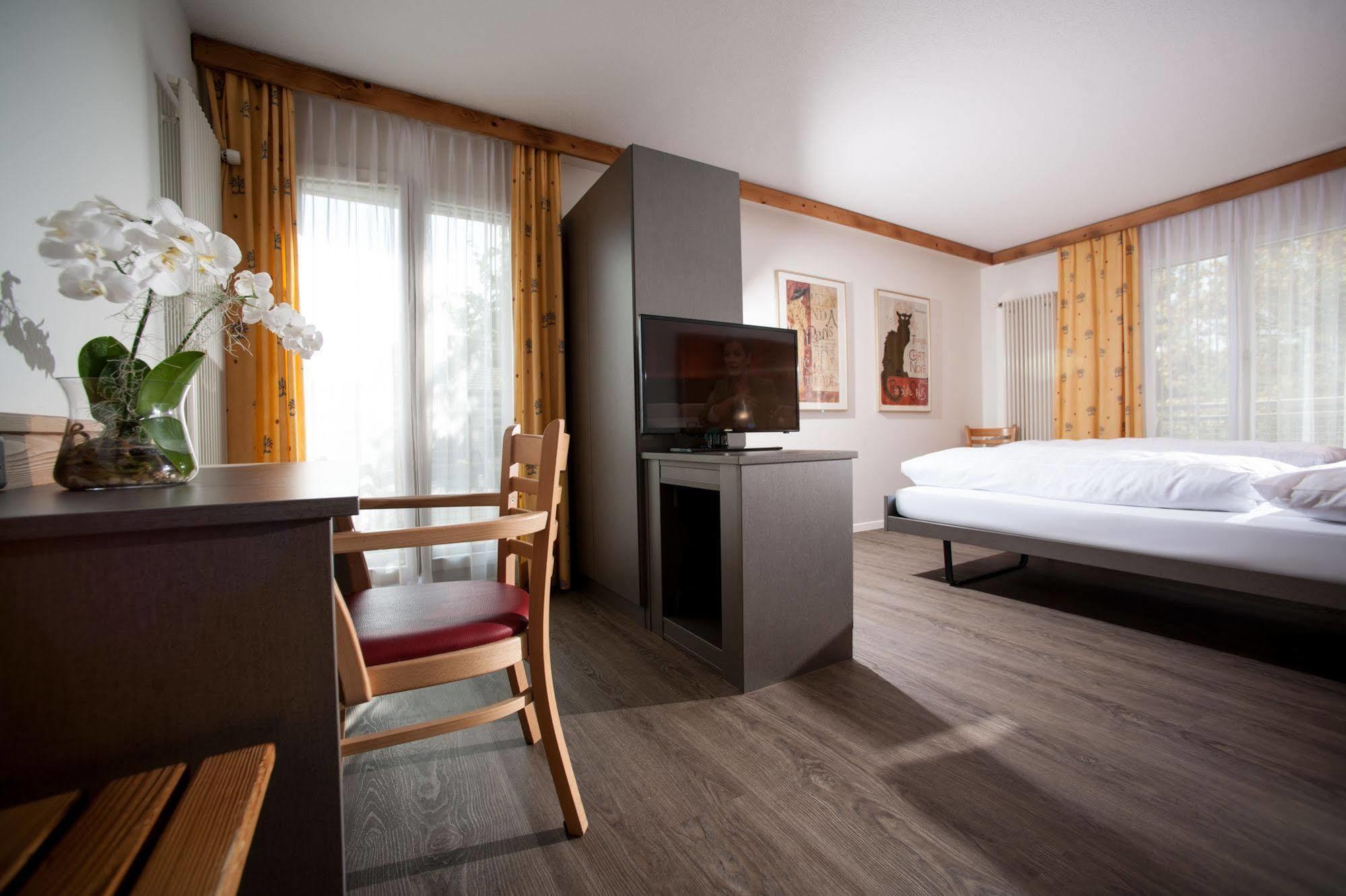 Weisses Kreuz Hotel Lyss Exterior photo