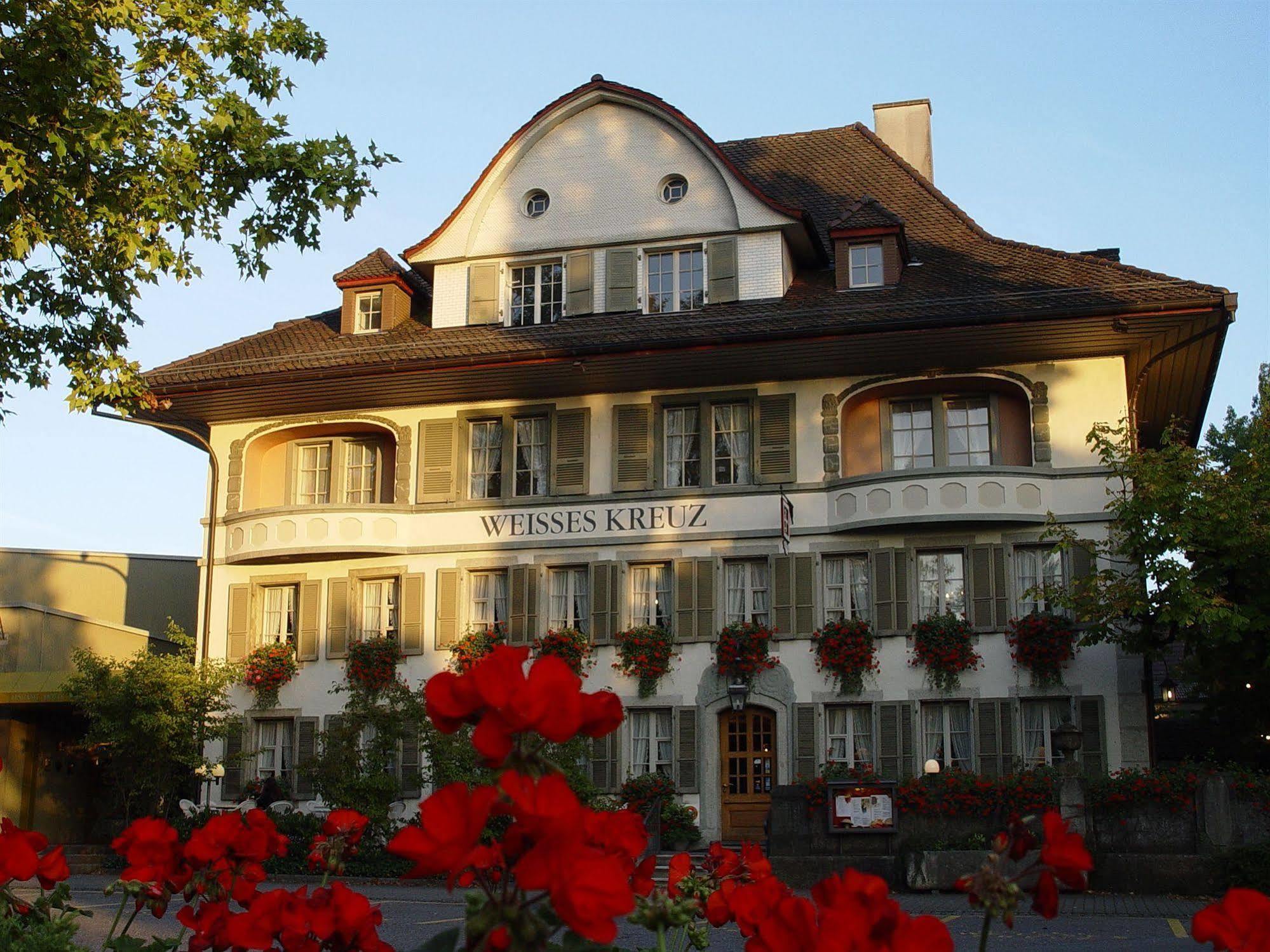 Weisses Kreuz Hotel Lyss Exterior photo